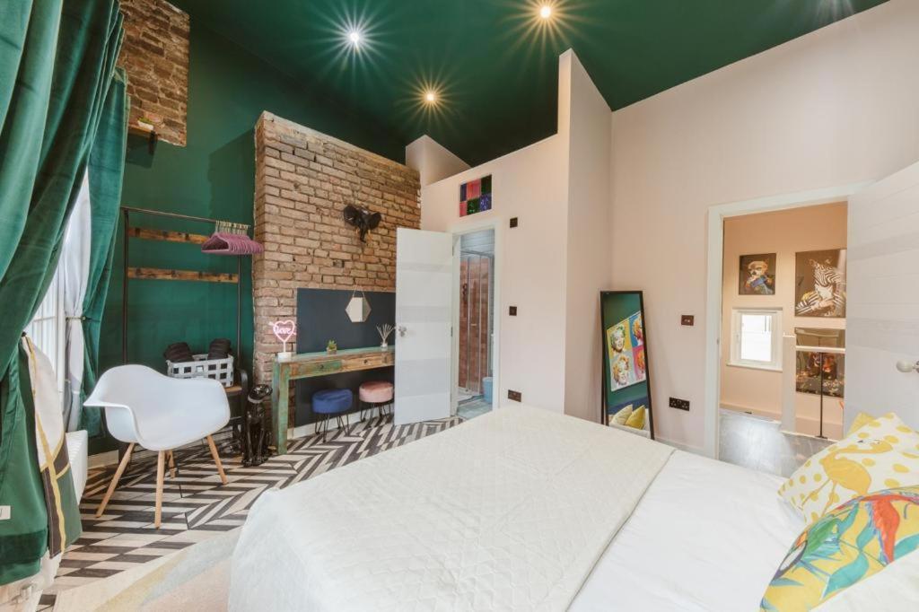 Big House With En-suites A Big Garden And Hot-tub Near Tower Bridge Vilă Londra
