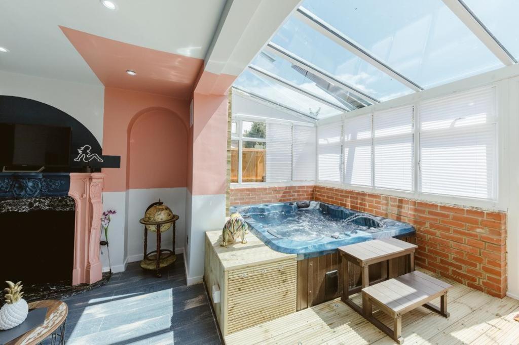 Big House With En-suites A Big Garden And Hot-tub Near Tower Bridge Londra