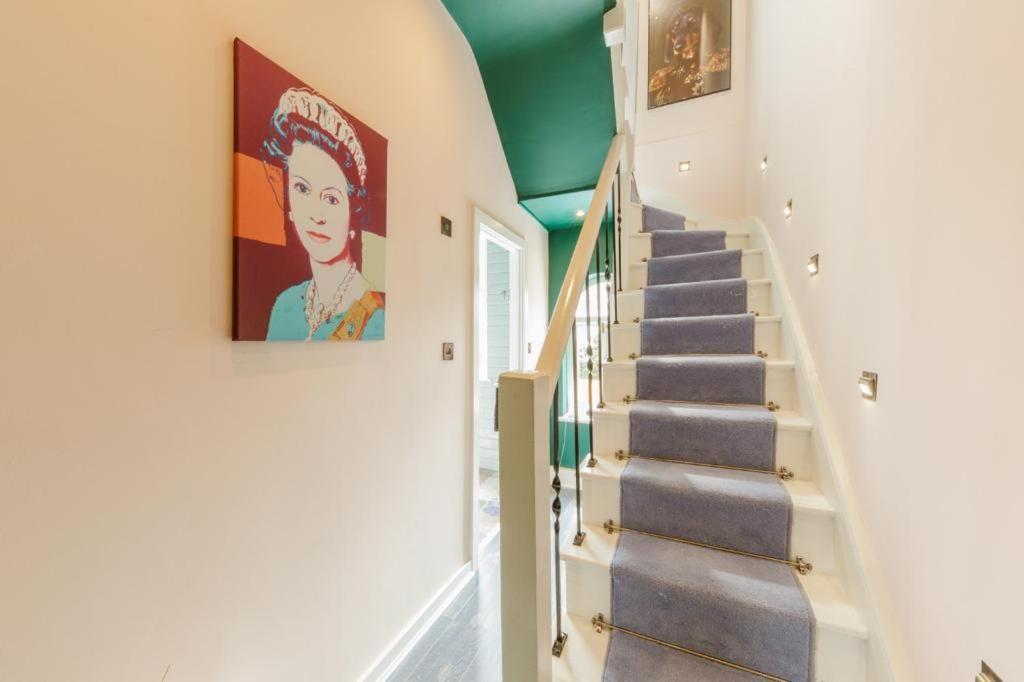 Vilă Big House With En-suites A Big Garden And Hot-tub Near Tower Bridge Londra