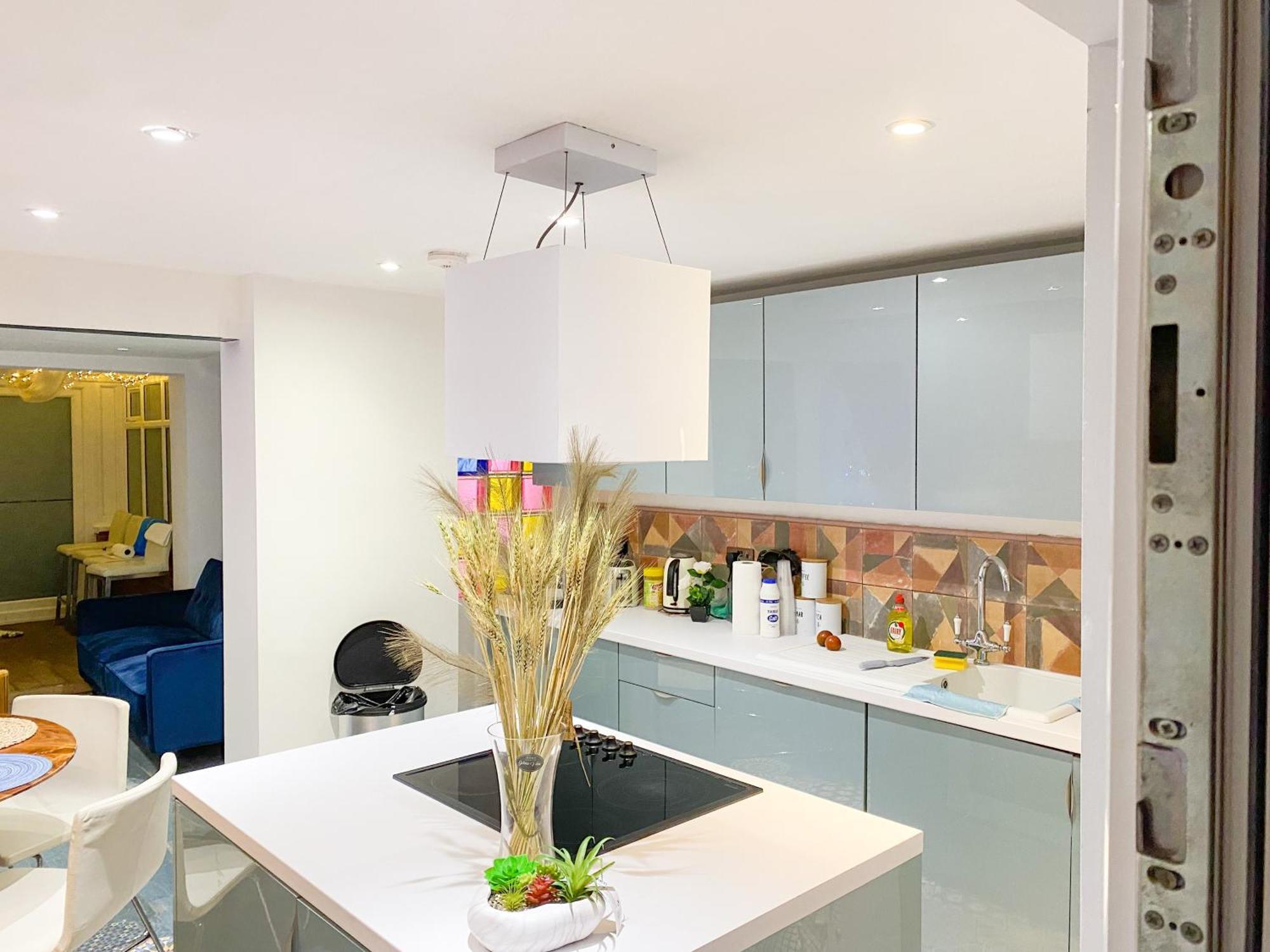 Vilă Big House With En-suites A Big Garden And Hot-tub Near Tower Bridge Londra